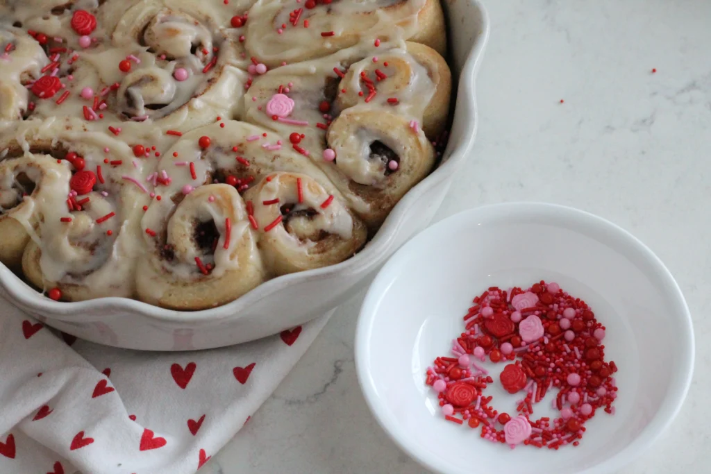 heart shaped cinnamon rolls