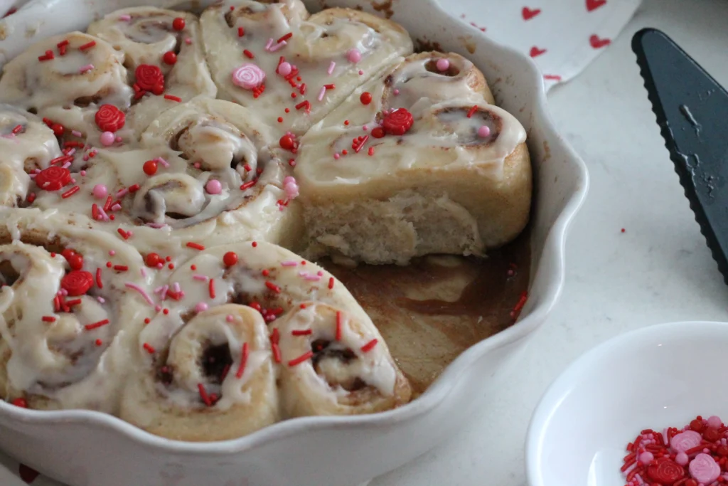 heart cinnamon rolls