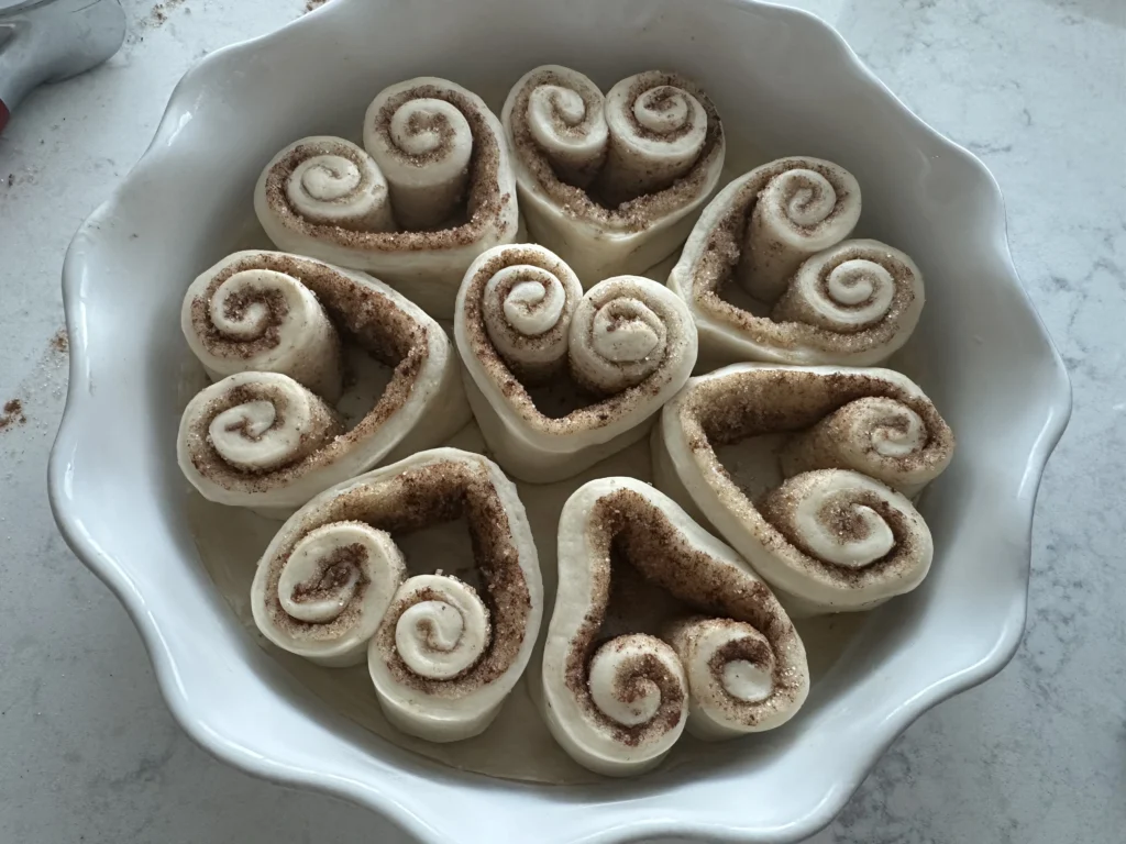 heart cinnamon rolls