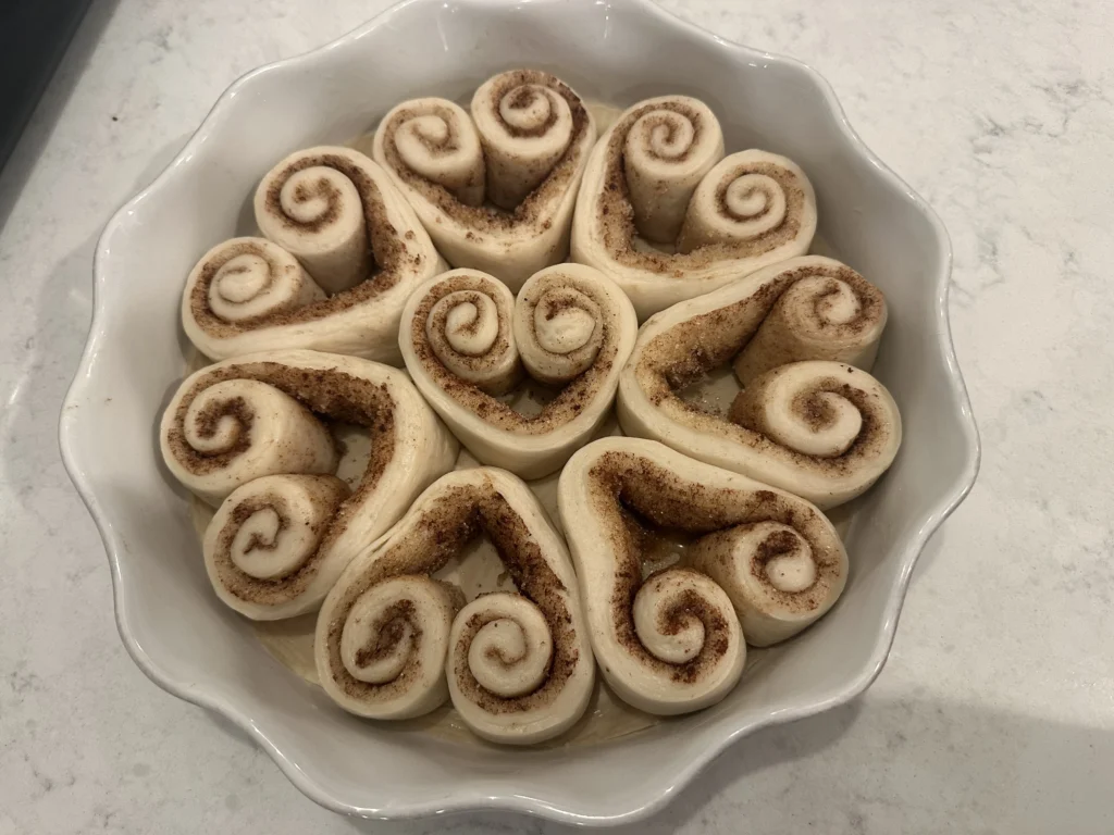 heart cinnamon rolls