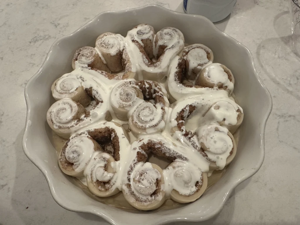 heart cinnamon rolls